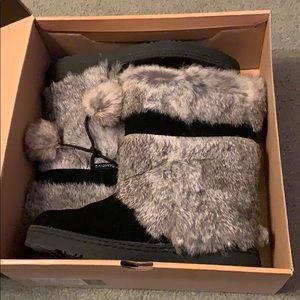 Black furry bear paw boots